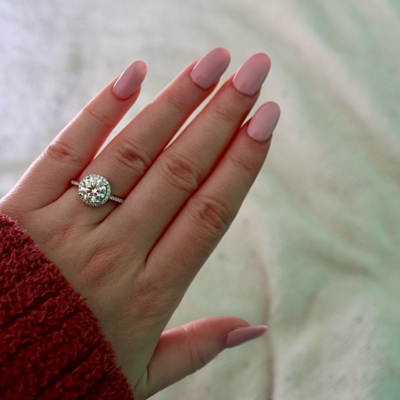 2-Carat Round Brilliant Moissanite Ring with Halo. Size 6 - Picture 2 of 3